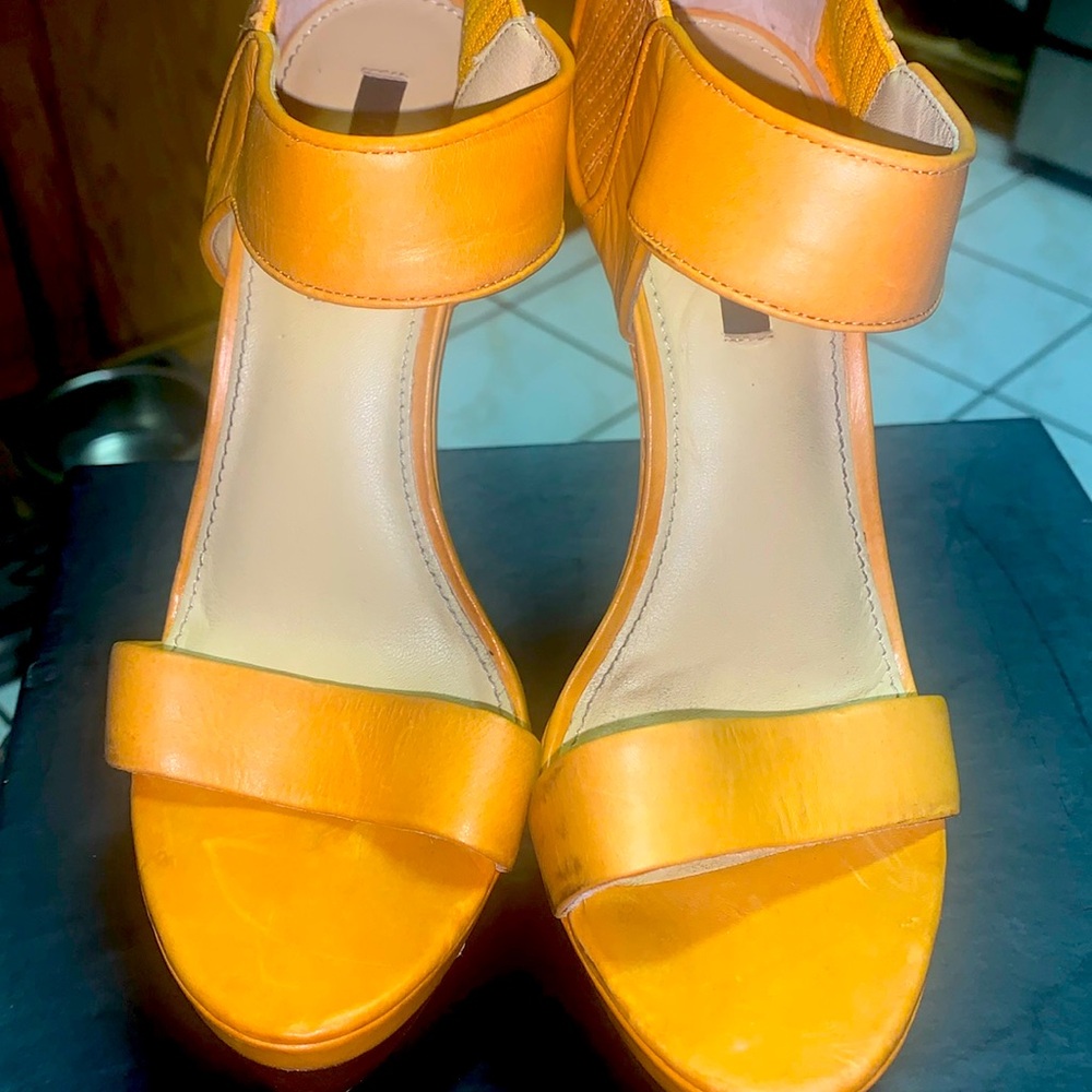 Rachel Zoe high heels in color mustard a bit of scratches but in good condition.